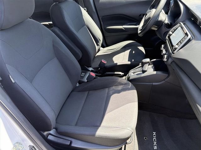 2023 Nissan Kicks S Xtronic CVT