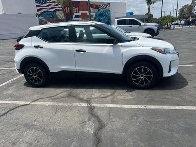 2023 Nissan Kicks S Xtronic CVT