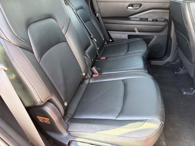 2023 Nissan Pathfinder SL FWD