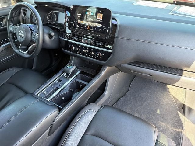 2023 Nissan Pathfinder SL FWD