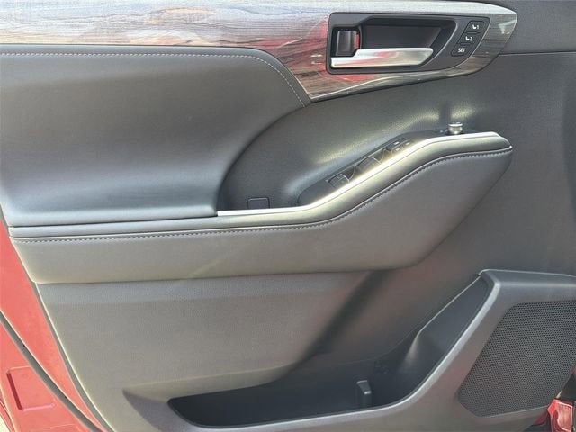 2024 Toyota Highlander Hybrid Platinum