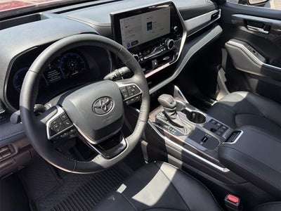 2024 Toyota Highlander Hybrid Platinum