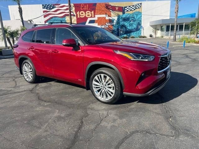 2024 Toyota Highlander Hybrid Platinum