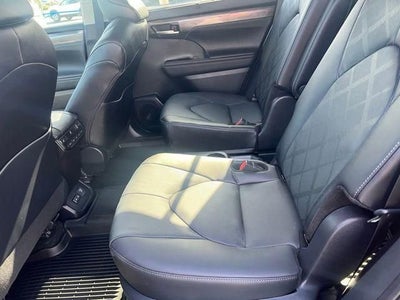 2024 Toyota Highlander Hybrid Platinum