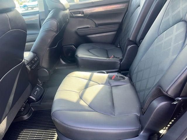2024 Toyota Highlander Hybrid Platinum