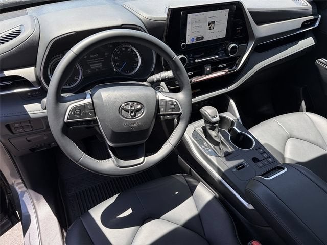 2025 Toyota Highlander Hybrid XLE