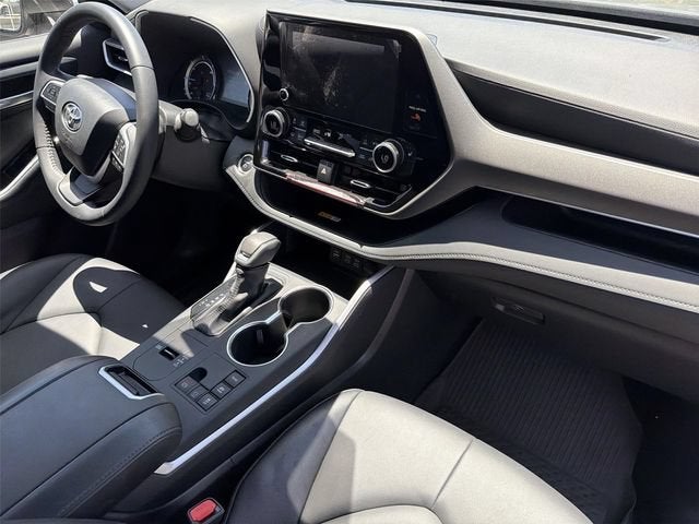 2025 Toyota Highlander Hybrid XLE