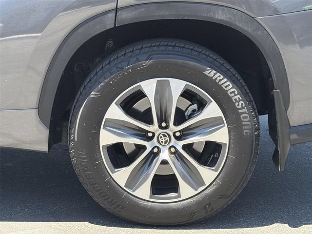2025 Toyota Highlander Hybrid XLE